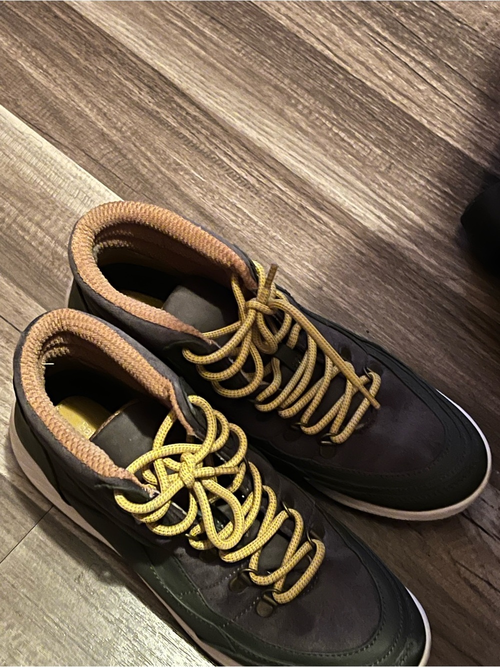 Women’s Casual High-Top Sneakers in Olive and Tan